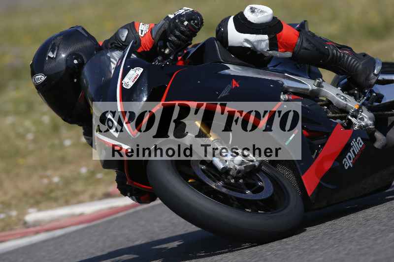 /Archiv-2023/28 05.06.2023 Moto Club Anneau du Rhin/rouge-expert/9